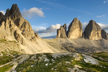 Die Drei Zinnen sind das Wahrzeichen der Sextener Domlomiten. Rundherum gibt es zahlreiche Klettersteige zu entdecken. | Foto: Südtirol Marketing/Helmuth Rier