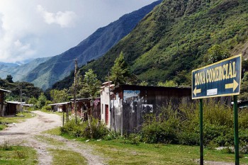 Typisch peruanische "Einkaufsstra&szlig;e" am Salkantay-Trek.
