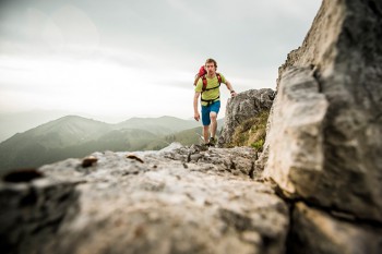 Wenn die Sonne brennt kühlt Ortovox Merino Cool dank der Faserkombination von Tencel und Merinowolle. | Foto: Hansi Heckmair/Ortovox