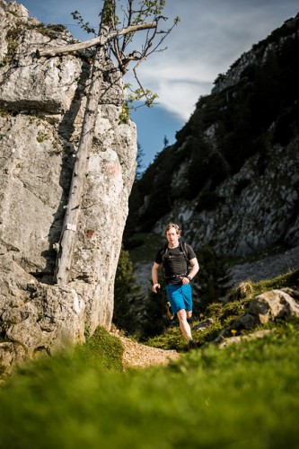 Anders als bei Merino Cool kommen bei Ortovox' Competition Cool vier Faserkomponenten zum Einsatz: Je 27 Prozent Merino und Tencel sorgen nach dem Bodymapping-Prinzip mit 44 Prozent Polyamid und 2 Prozent Elasthan für einen idealen Temperaturhaushalt bei sportlich anspruchsvollen Aktivitäten. | Foto: Hansi Heckmair/Ortovox