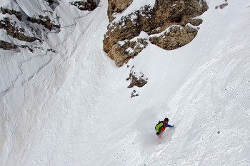 Technik für's Backcountry: Die von POC entwickelte MIPS-Technologie schützt bei einem Sturz vor Rotationskräften, die bei einem schrägen Aufprallwinkel auf den Kopf einwirken. | Foto: Bruno Belligoli