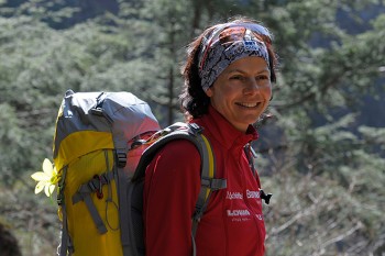Profi-Bergsteigerin Gerlinde Kaltenbrunner scheut weder Anstrengung noch Entbehrungen, um sich ihren pers&ouml;nlichen Traum von der Besteigung der h&ouml;chsten Gipfel der Welt zu erf&uuml;llen. | Foto: Ralf Dujmovits/Archiv Gerlinde Kaltenbrunner