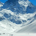 In der Umgebung des Cerro El Morado im Naturpark "Monumento natural El Morado" in Chile finden sich steile H&auml;nge f&uuml;r anspruchsvolle Skitouren. | Foto: Lea Hartl