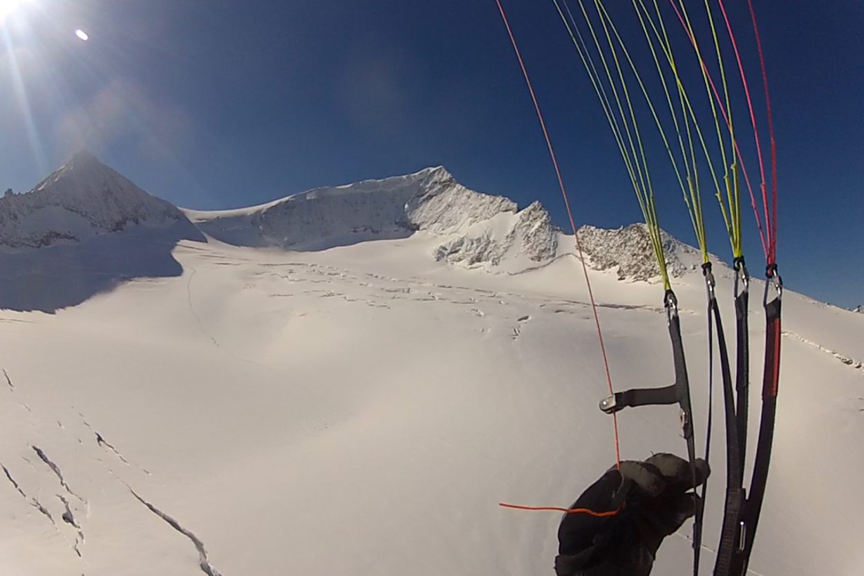 Und Ablug: Mit dem Paraglider vom Gro&szlig;venediger setzt stabiles wetter voraus. so macht man eine Zweitagestour zu einem Tagesausflug. | Foto: Uwe Daniel