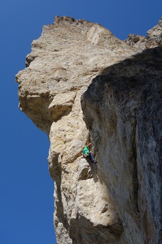 Die "Via Italia 61" am Piz Ciavazes ist eine der herausfordernsten Touren an diesem Wandmassiv. Beindruckende Dächer warten auf den Aspiranten. | Foto: David Lochner