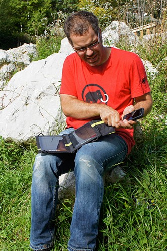 Das Neu 7 ist das leichteste und kompakteste Solar-Ladegerät von Goal Zero. Ideal zum Aufladen von Kleingeräten wie Mobiltelefon, GPS-Gerät oder Fotokamera auf Mehrtagestouren oder beim Campen. | Foto: Uli Wittmann