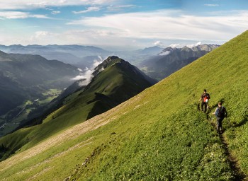 Postkarte? Wohl eher nicht, sondern die verdiente Belohnung nach getaner Kletterei. Die Trettachspitze im Allg&auml;u wartet nicht nur mit der neuen Erstbegehung auf, sondern mit einem himmlischen Abstieg. | Foto: Walter H&ouml;lzler