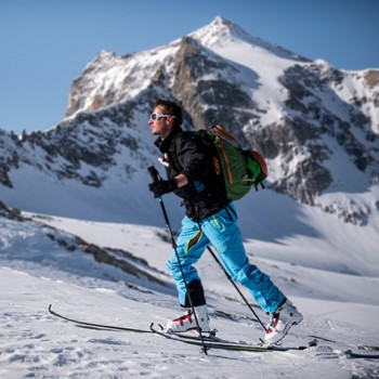 Der Dynafit Cho Oyu im Test beim Aufstieg. Ja was soll man da noch sagen, er ist leicht - extrem leicht. | Foto: Robert Werner