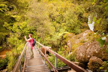 Eine Wanderung auf dem Abel Tasman Coast Track lässt sich gut mit einer Kajak-Tour entlang der türkisen Buchten des gleichnamigen Nationalparks kombinieren. | Foto: Julian Apse/New Zealand Tourism