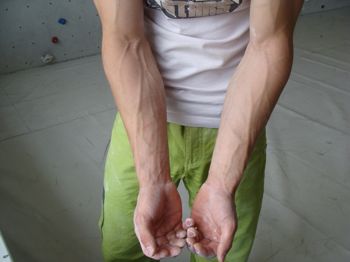 Nach einer harten Trainingseinheit stülpte ich die Vertics-Sleeves über meine Unterarme. Ich wurde positiv überrascht. | Foto: Chiara Hanke