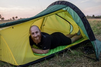 "Comfort" ist bei der Matte nicht nur Teil des Namens, sondern Realität: Auf der Sea to Summit Isomatte liegt es sich schön bequem. | Foto: Afra Gethöffer