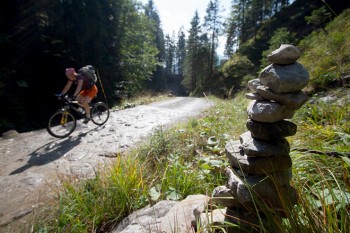 Das Werdenfelser Land bietet abwechslungsreiche Touren für Mountainbike-Einsteiger und Trainierte. | Foto: Franz Mösbauer