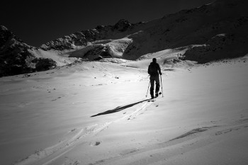 Der neue Dynafit Khion Skitourenschuh schafft den Spagat zwischen Beweglichkeit im Aufstieg und Steifigkeit bei der Abfahrt - ein echter Freetouring-Schuh also. | Foto: Basti Fiedler