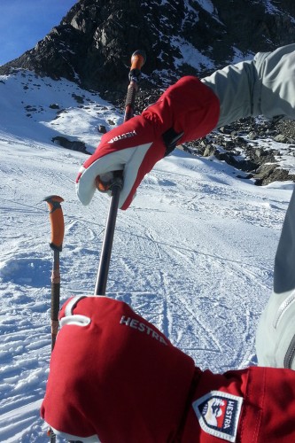 Top-Gefühl dank 3-Finger: der Hestra Army Leather Heli-Ski-3-Finger-Handschuhe im Test | Foto: Markus Höß