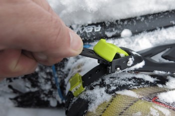 Tubbs Flex VRT 24: Eine sichere Befestigung der Schneeschuhe am Bergschuh ist enorm wichtig. | Foto: Holger Stark