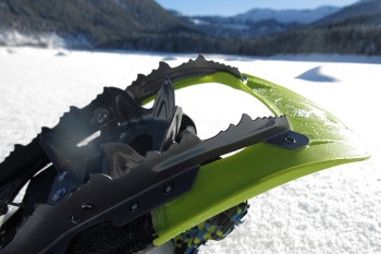 Die starken Frontzacken der Tubbs Flex VRT 24 Schneeschuhe bieten Traktion in schwierigem Gel&auml;nde. | Foto: Holger Stark