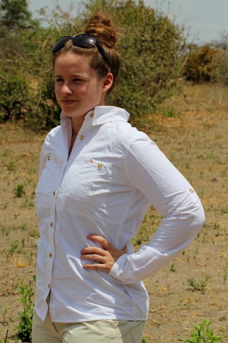 Mücken und UV-Strahlung haben bei dem dicht gewebten Stoff der Senhora Eanes Kombi keine Chance. | Foto: Larissa Pfeifer