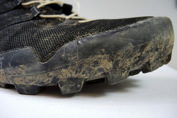 Der bei&szlig;t: Profil und Form des adidas Terrex X-King Trailrunningschuhs errinern fast schon an einen Fu&szlig;ballschuh. | Foto: Arnold Zimprich