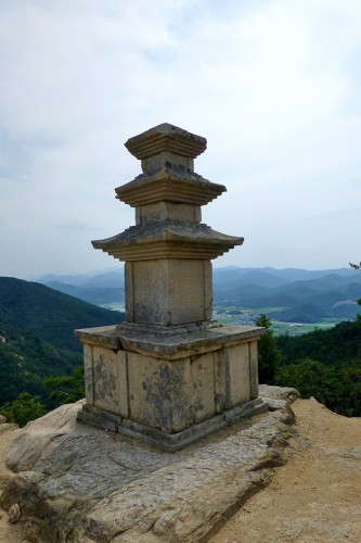 Auf diese sch&ouml;n gelegene Pagode trifft man beim Kraxeln im Gyeongju National Park. | Foto: Barbara Dziobek
