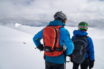 Ortovox hat jetzt auch ein eigenes Lawinen-Airbag-System: den AVABAG. | Foto: Christoph Oberschneider