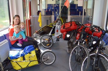 Egal ob zum Start in den Fahrradurlaub oder zum Finale: Die Bahn ist ideal für den kombinierten Transport von Kindern und Fahrrädern. | Foto: Familie Reinsch