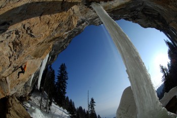 Steile Kletterei mit Panorama, das gibt's am Schleierwasserfall. | Foto: Heli Kotter