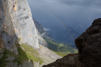Kompakter Kalk, traumhafte Kulisse und alpine Absicherung machen die Schüsselkarspitze zu einem Traumkletterziel. | Foto: David Lochner