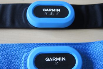 Die Brustgurte HRM Tri und HRM Swim sind im Lieferumfang des Tri Bundle enthalten. | Foto: Arnold Zimprich