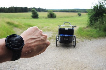 Leichtgewicht: Die Garmin FR 735XT ist im Laufe des Tests zu einem funktionalen Alltagsbegleiter geworden. | Foto: Arnold Zimprich