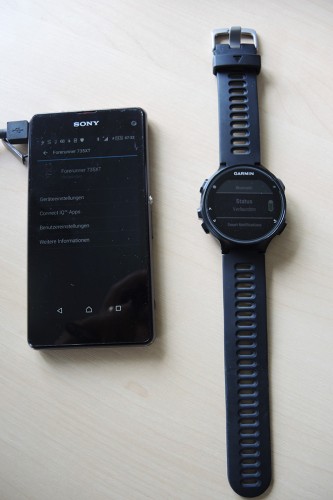 Die Garmin Forerunner 735XT l&auml;sst sich m&uuml;helos via Bluetooth oder WLAN mit Garmin Connect synchronisieren. | Foto: Arnold Zimprich