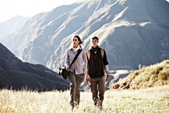 Impr&auml;gnierte lang&auml;rmelige Bekleidung, vor allem in hellen Farben, hat beispielsweise die Travel-Marke Craghoppers im Angebot. | Foto: Craghoppers