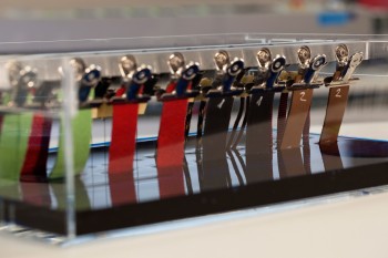 Der Wicking-Test pr&uuml;ft beispielsweise das Saugverhalten aller in einem Schuh verarbeiteten textilen Materialien, um zu verhindern, dass ein fertiger Schuh &uuml;ber fremde Komponenten &uuml;berm&auml;&szlig;ig Wasser zieht. | Foto: W. L. Gore & Associates