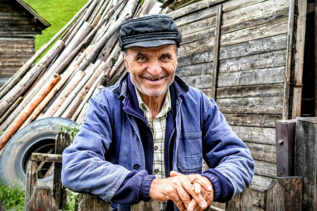Unterwegs lernen wir Rumänen kennen, die uns trotz Sprachbarriere freundlich begrüßen. | Foto: Tobias Kupek