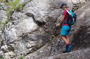 Beim Wandern und Kraxeln in den Tannheimer Bergen macht der Lowa-Bergschuh alles mit. | Foto: Julia Gebauer