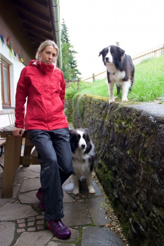 ... die Hunde lieben das schottisch-englische Wetter und auch ich fühle mich super - dank PreCip-Regenkombi. | Foto: Christina Bisanz-Sichert
