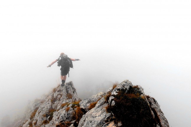 Fast neun Kilometer kann man auf dem auf ca. 2.000 Höhenmetern liegenden Grat im Piatra Craiului wandern und kraxeln. Aufgrund des schlechten Wetters müssen wir jedoch abkürzen. | Foto: Tobias Kupek