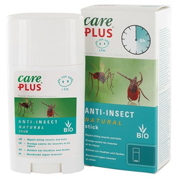 Antizeckenmittel und Repellents gibt es als Sticks, Sprays und Cremes z. B. von care Plus.