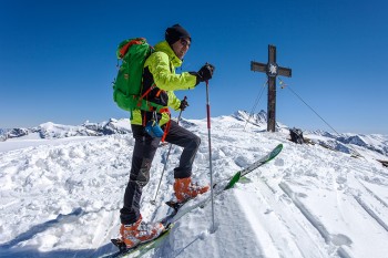 Mit dem K2 Wayback 88 ECOre auf dem Gipfel des Gro&szlig;en Muntanitz. | Foto: Markus Stadler