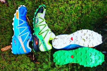 Vergleich des neuen Salomon Speedcross 4 GTX (blau) mit seinem Vorgänger, dem Speedcross 3 (grün/weiß). | Foto: Flo Glott