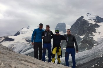 Der Gipfel des Klein Allalin (3.070 m) bietet eine ideale Möglichkeit zur Akklimatisierung. | Foto: Ben Weiler