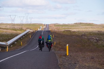 Von Reykjavik starten wir unsere Island-Radtour Richtung Nesjavellir. | Foto: Johannes Wolf