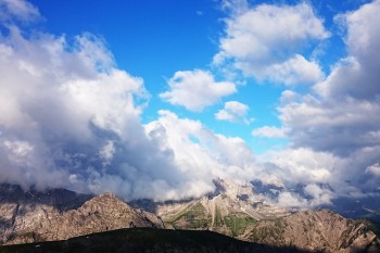 Der Blick von der 2.223 m hohen Rappenspitze - ein Leckerbissen auch für Karwendel-Kenner. | Foto: Arnold Zimprich