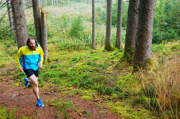 In Steilpassagen wirkt das Profil wie ein Startblock - die ganze Kraft wird in Laufrichtung übertragen. | Foto: Flo Glott