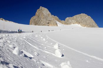 Gleich oberhalb der Simonyhütte befindet sich der Hallstätter Gletscher und der Hohe Dachstein. | Foto: Marco Barnebeck/pixelio.de