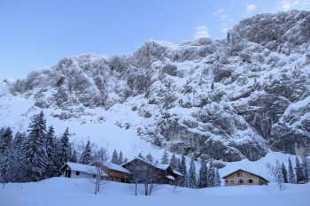 Auch die Tutzinger Hütte in den Bayerischen Voralpen lädt 2016 zur Silvester-Gaudi ein. | Foto: Archiv Tutzinger Hütte