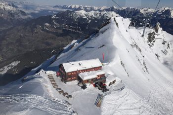 Die Wormser Hütte liegt mitten im Skigebiet Silvretta-Montafon - die perfekte Silvesterbasis mit jeder Menge Pistenkilometern. | Foto: Wormserhütte/Manfred Zwischenbrugger
