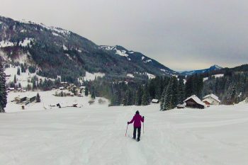War das vielleicht mal eine Ski-Aufstiegsspur? Wenn möglich, sollte man die Spuren anderer nicht zerstören. | Foto: pixabay