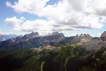 Blick auf eine der bekanntesten Felsformationen der Dolomiten: die Cinque Torri. | Foto: David Lochner