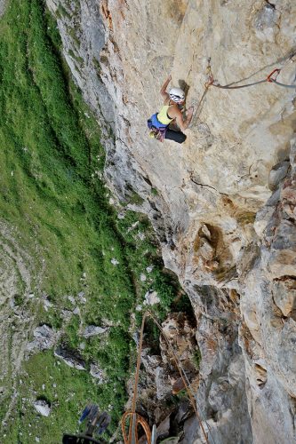 Auf der Sportkletter-Route "Weg der Nasenbohrer" (7) an der Schüsselkarspitze. | Foto: David Lochner