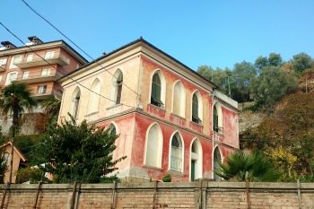 Bed and Breakfast, Camping oder eine private Wohnung über Airbnb mieten - Unterkunftsmöglichkeiten gibt es in Albenga genug | Foto: Christian Münch